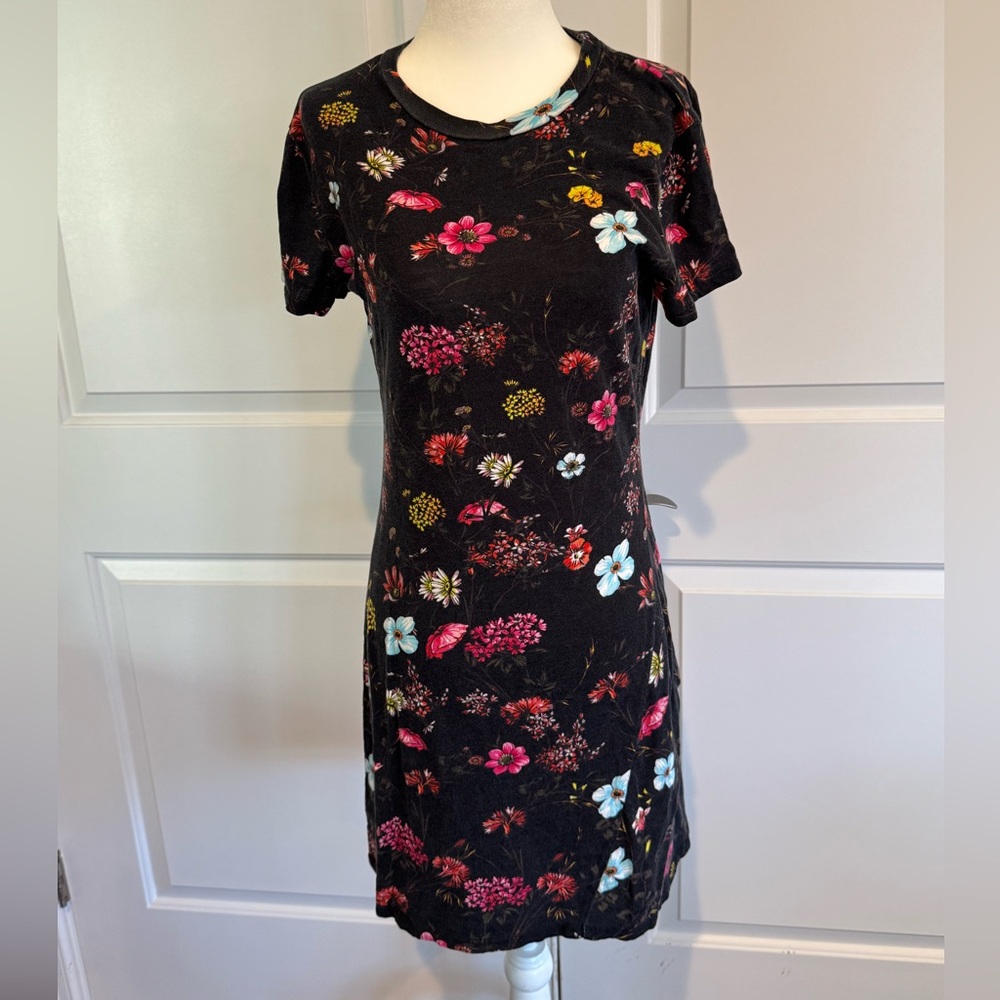 Women’s Pam & Gela distressed floral tee shirt dress size small